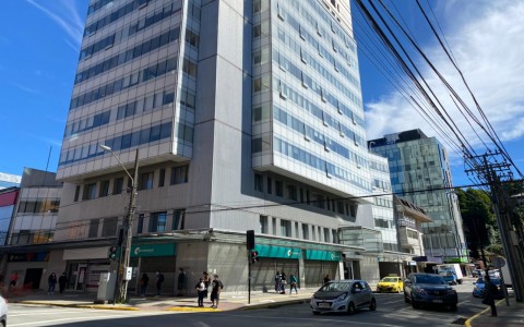 Arriendo en Puerto Montt | Amplia oficina en edificio de la Cámara Chilena De La Construcción en 251 | Amplia oficina en edificio de la Cámara Chilena De La Construcción